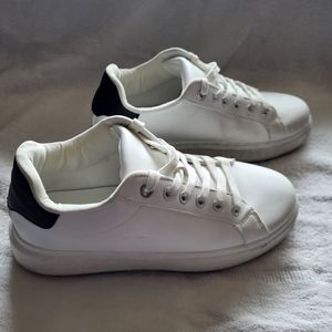 Madden girl sneakers size.8.5